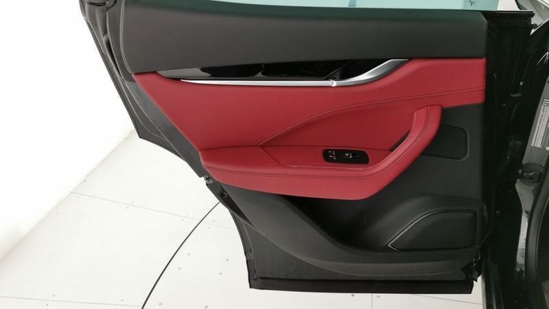 https://cdn-dk.caraffinity.it/dealer/datafiles/vehicle/images/800/32618/2EhRhZdJAiBdlzEK.jpeg