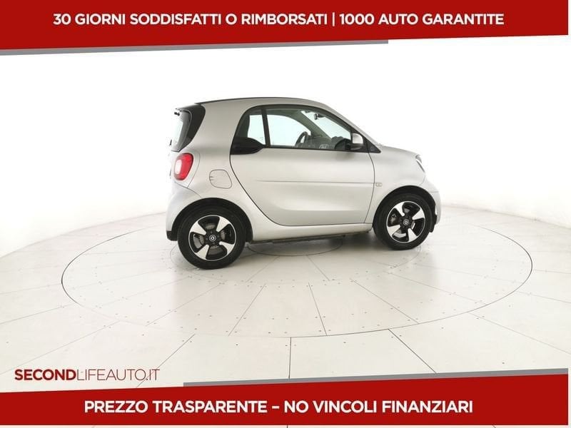 https://cdn-dk.caraffinity.it/dealer/datafiles/vehicle/images/800/32618/8xhhoVLOnIbxFkR5.jpeg