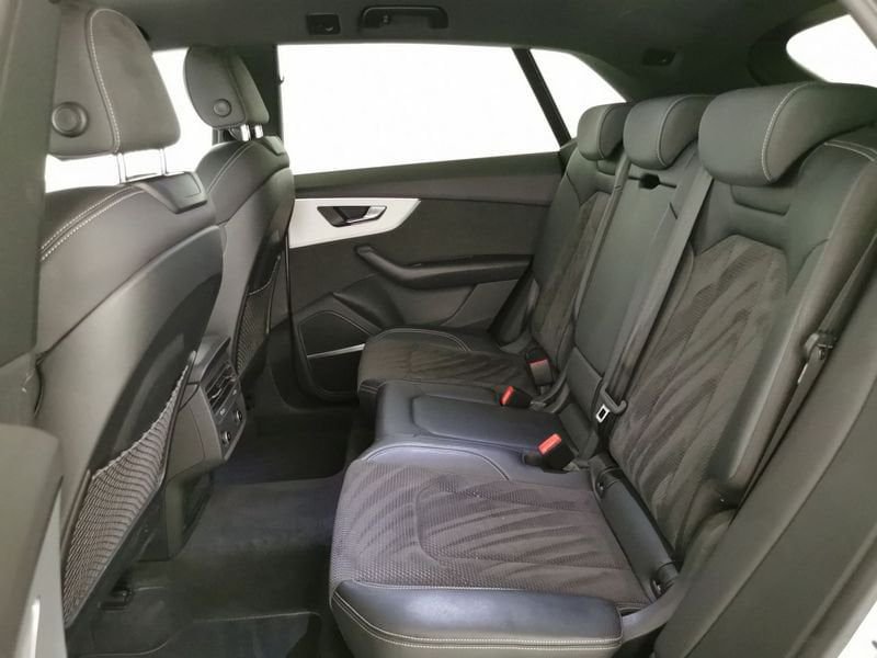 https://cdn-dk.caraffinity.it/dealer/datafiles/vehicle/images/800/32618/Cq3fe7imBTfAM6kj.jpeg