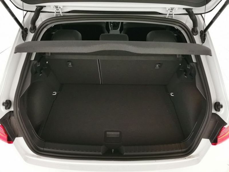 https://cdn-dk.caraffinity.it/dealer/datafiles/vehicle/images/800/32618/Eb90jCyPQtDkesCX.jpeg