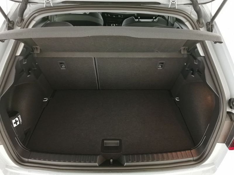 https://cdn-dk.caraffinity.it/dealer/datafiles/vehicle/images/800/32618/Tdq8WDnw6eclifzE.jpeg