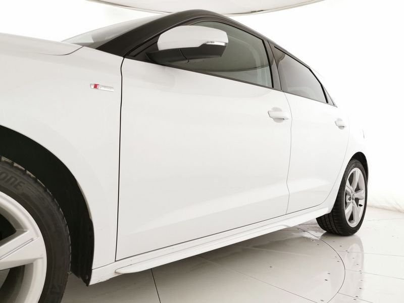 https://cdn-dk.caraffinity.it/dealer/datafiles/vehicle/images/800/32618/VAp2lf0Xl9YaahuL.jpeg
