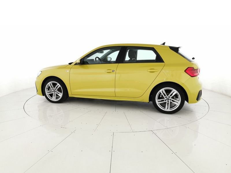 https://cdn-dk.caraffinity.it/dealer/datafiles/vehicle/images/800/32618/XsRekuMC47Sq3L7Z.jpeg