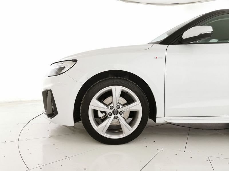 https://cdn-dk.caraffinity.it/dealer/datafiles/vehicle/images/800/32618/iw4hfh9PPAMvZpxc.jpeg