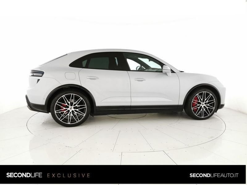 https://cdn-dk.caraffinity.it/dealer/datafiles/vehicle/images/800/32618/mz1QFS4eARzfzpk0.jpeg