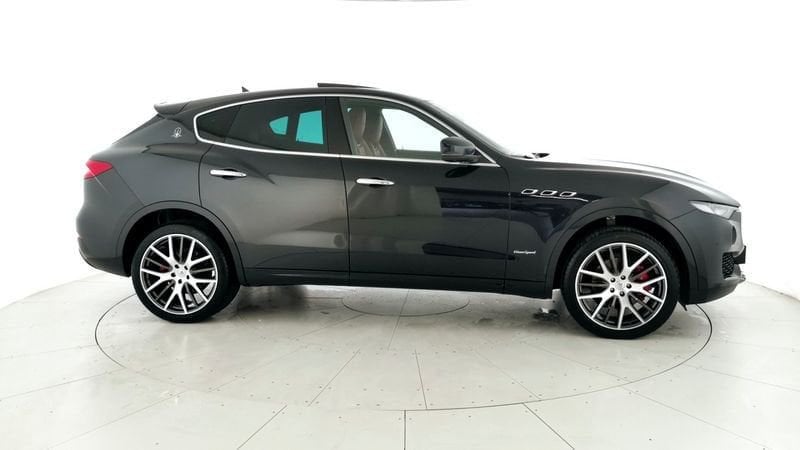 https://cdn-dk.caraffinity.it/dealer/datafiles/vehicle/images/800/32618/u4qyxqYl08iPq9UR.jpeg