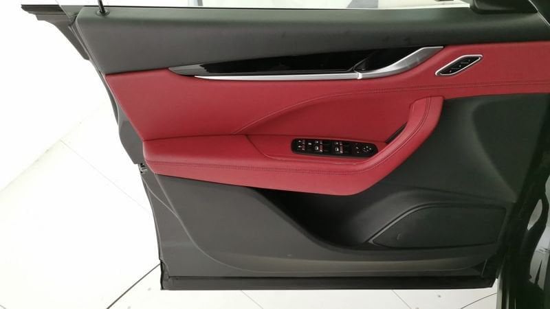 https://cdn-dk.caraffinity.it/dealer/datafiles/vehicle/images/800/32618/wEbPTI7bO0MhR9SJ.jpeg