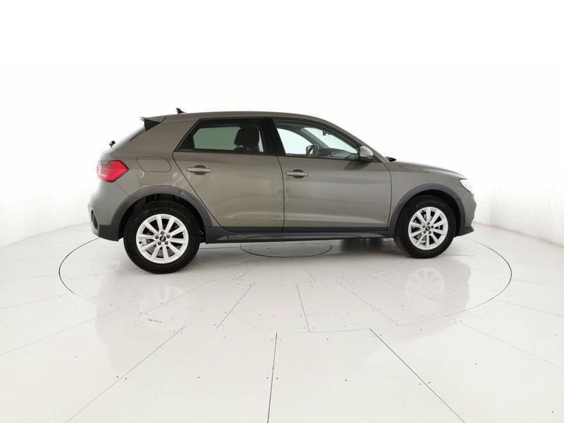 https://cdn-dk.caraffinity.it/dealer/datafiles/vehicle/images/800/32618/xzOlpPf5JYcFGGE1.jpeg