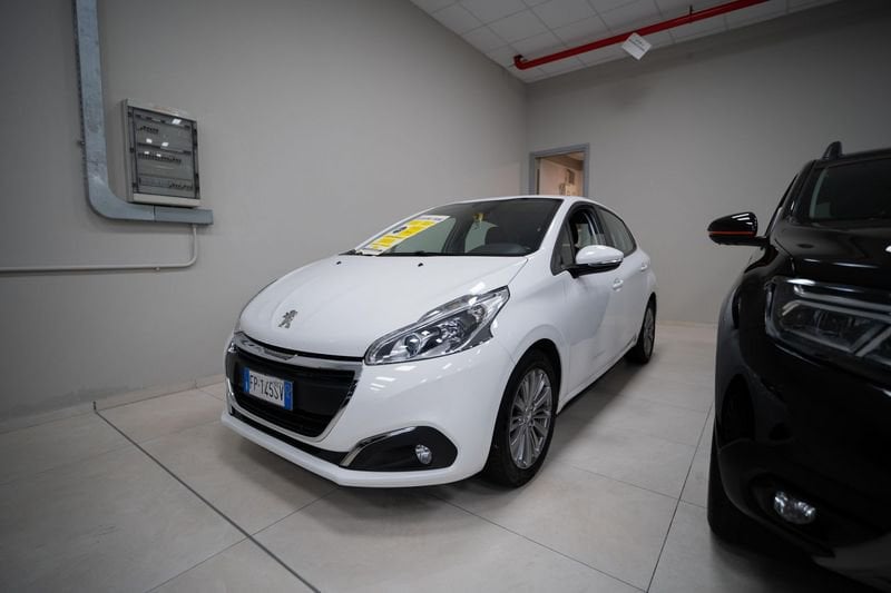 https://cdn-dk.caraffinity.it/dealer/datafiles/vehicle/images/800/32881/1d8fr0HAJf4RiDnT.jpg?format=jpeg