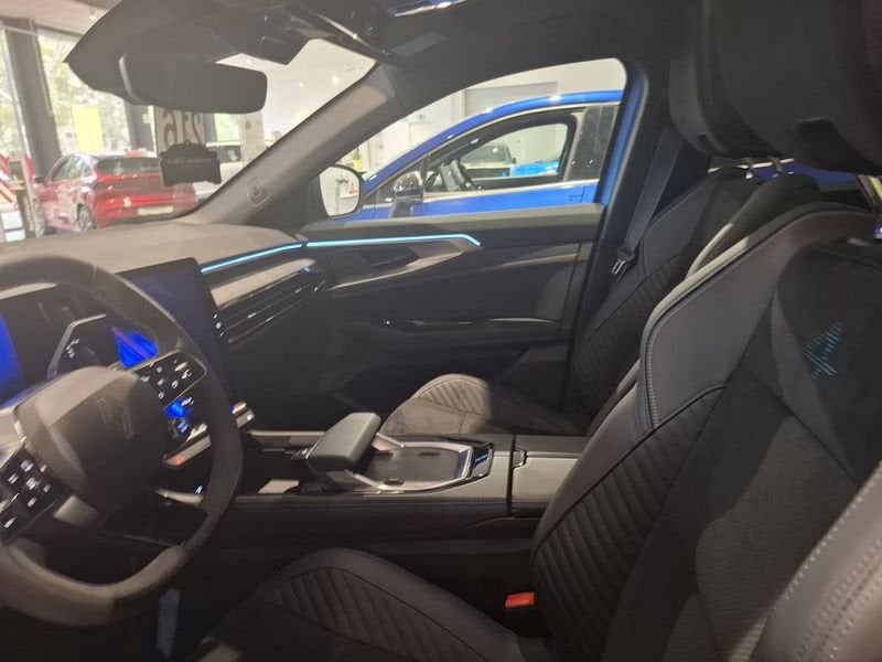 https://cdn-dk.caraffinity.it/dealer/datafiles/vehicle/images/800/32881/1qwGzJXeEvKKalXM.jpg