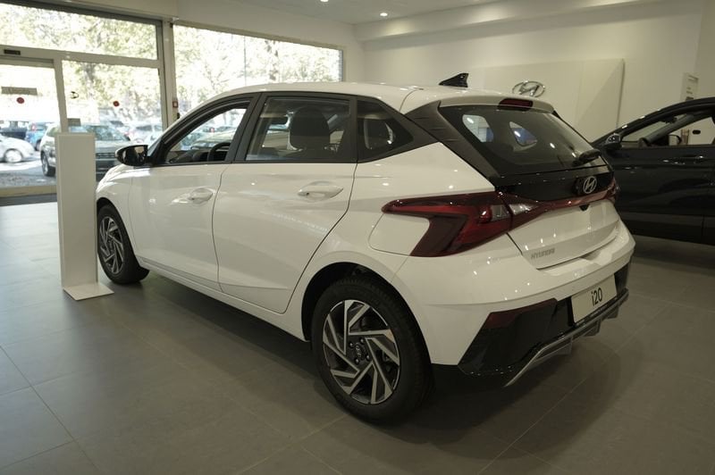 https://cdn-dk.caraffinity.it/dealer/datafiles/vehicle/images/800/32881/3taMCaimb9UY5bni.JPG