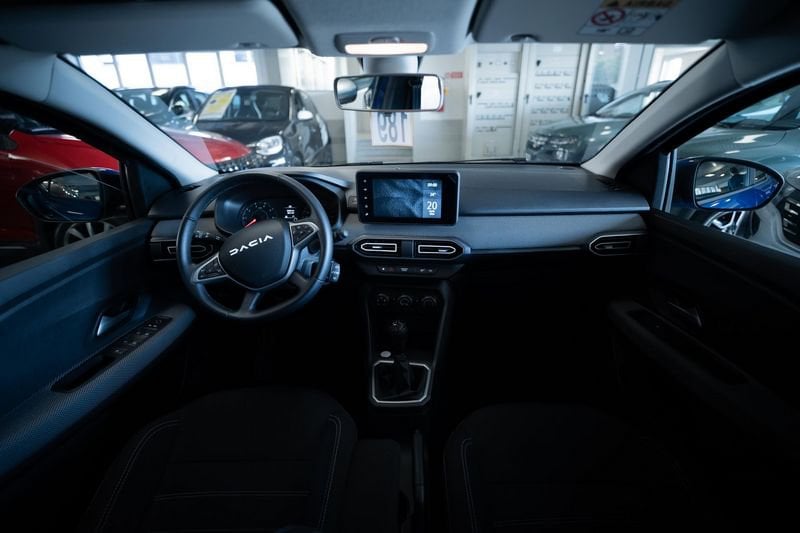 https://cdn-dk.caraffinity.it/dealer/datafiles/vehicle/images/800/32881/6UVyyLUtamhXlo59.jpg