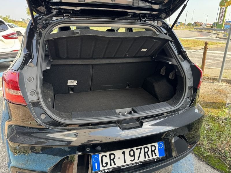 https://cdn-dk.caraffinity.it/dealer/datafiles/vehicle/images/800/32881/6lkQrHVw2t62Oltv.jpeg