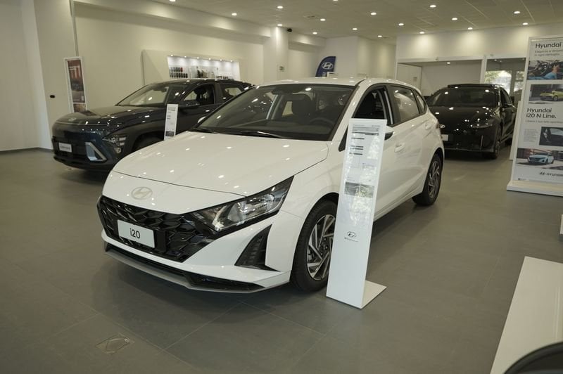 https://cdn-dk.caraffinity.it/dealer/datafiles/vehicle/images/800/32881/7Hsq71OUbmG25XqH.JPG