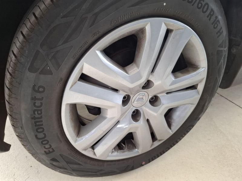 https://cdn-dk.caraffinity.it/dealer/datafiles/vehicle/images/800/32881/CEV7Bq2HD0PJmJWx.jpg