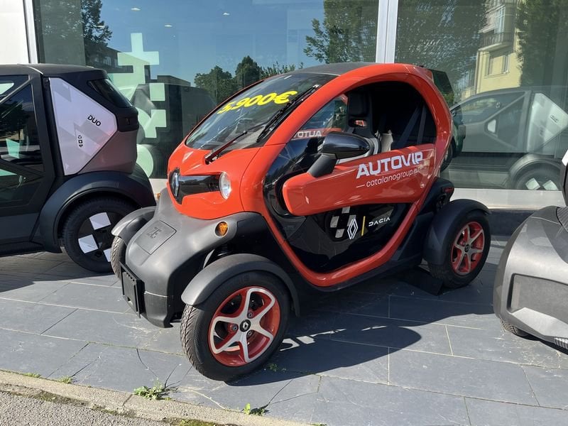 https://cdn-dk.caraffinity.it/dealer/datafiles/vehicle/images/800/32881/DLocxhHWt3gO37Zx.jpg?format=jpeg