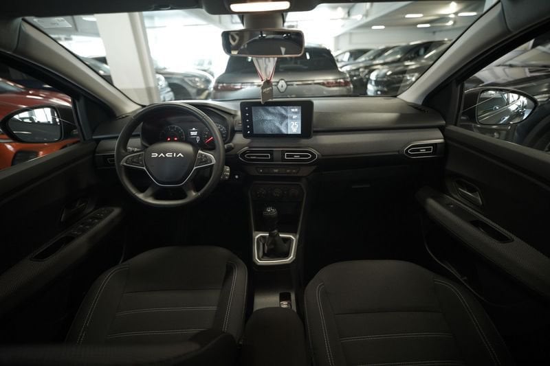 https://cdn-dk.caraffinity.it/dealer/datafiles/vehicle/images/800/32881/E3u77LjiTYTAjska.JPG