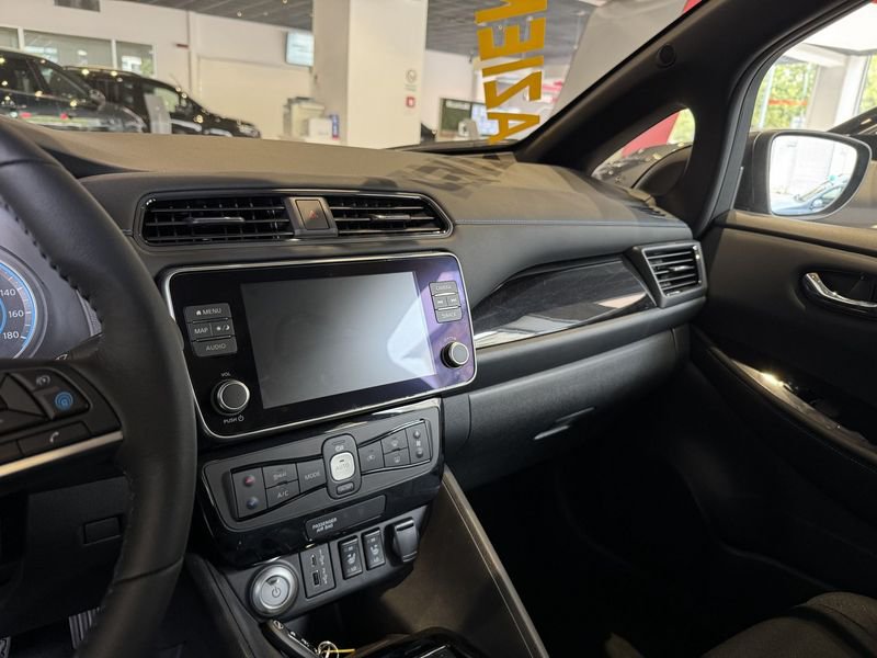 https://cdn-dk.caraffinity.it/dealer/datafiles/vehicle/images/800/32881/E8gVWWFHq9g8MICH.jpeg