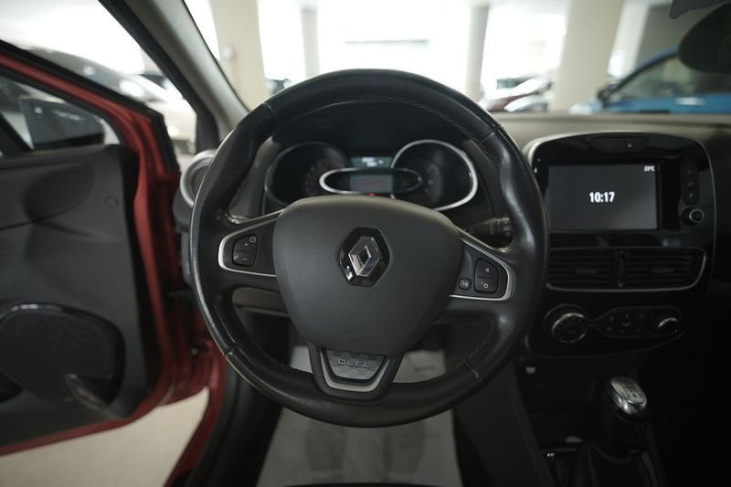 https://cdn-dk.caraffinity.it/dealer/datafiles/vehicle/images/800/32881/ETmH4kzjUKU6msjN.JPG