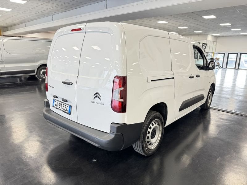 https://cdn-dk.caraffinity.it/dealer/datafiles/vehicle/images/800/32881/GYWd1eDe76B3Eq1S.JPG