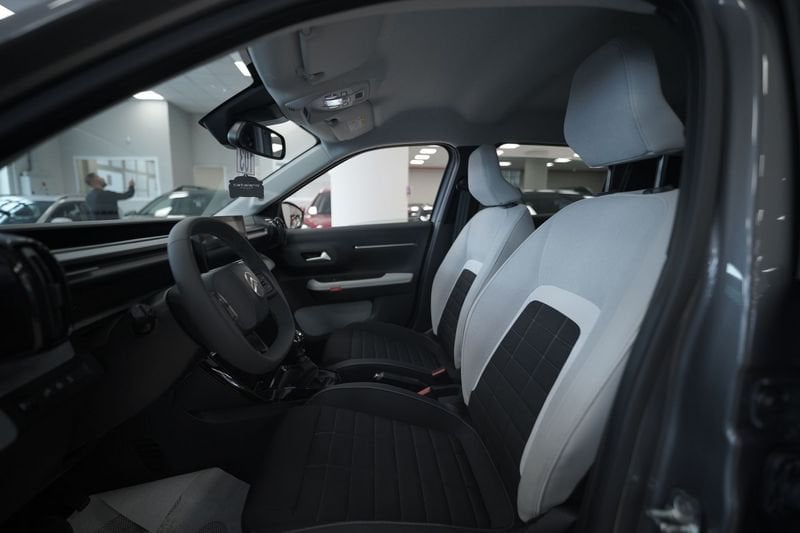 https://cdn-dk.caraffinity.it/dealer/datafiles/vehicle/images/800/32881/H4vGrMuaoYkNCXTp.JPG