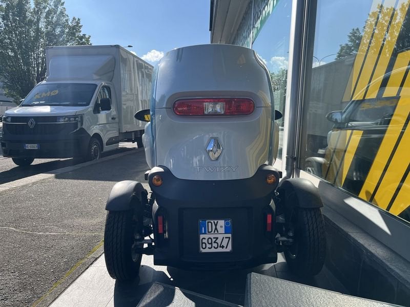 https://cdn-dk.caraffinity.it/dealer/datafiles/vehicle/images/800/32881/HWBnO781Sf72k8Wp.jpg