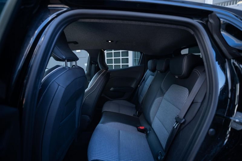 https://cdn-dk.caraffinity.it/dealer/datafiles/vehicle/images/800/32881/KzL1ZMuQznqn7BHM.jpg