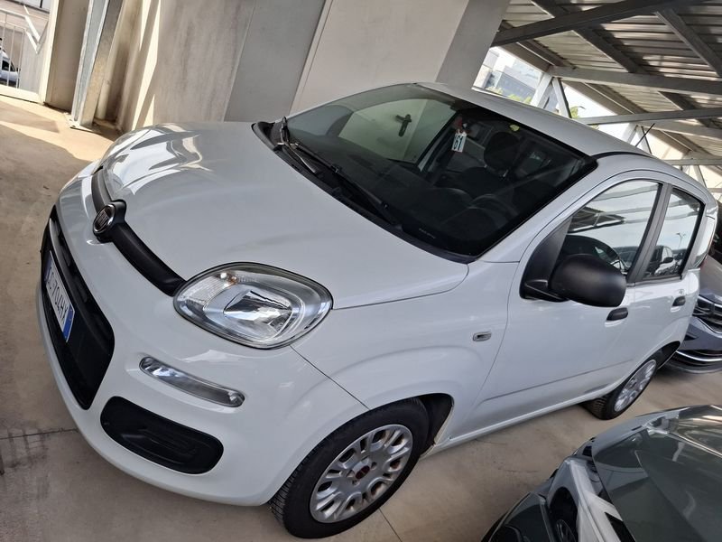 https://cdn-dk.caraffinity.it/dealer/datafiles/vehicle/images/800/32881/MuK3Ej9JziLPvdVV.jpg