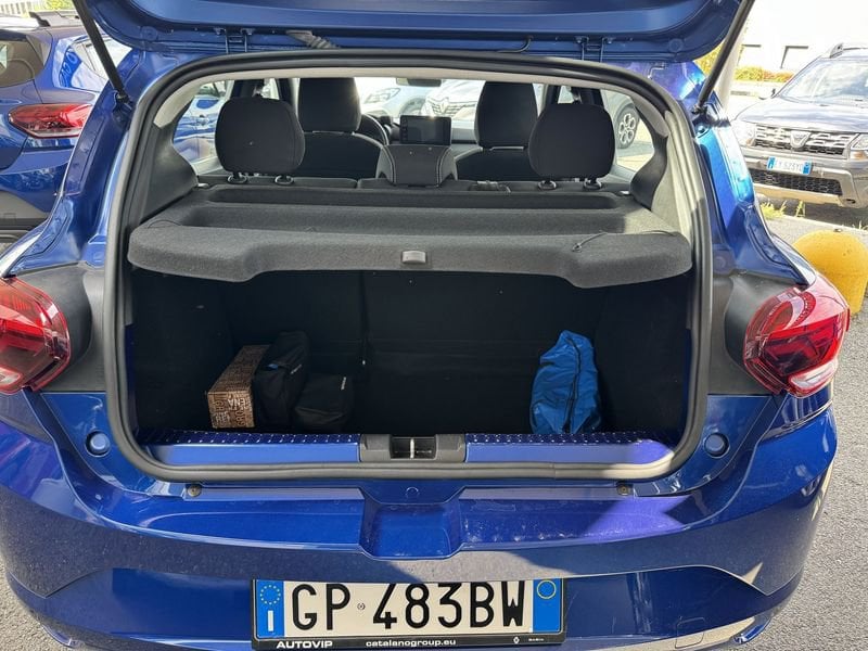 https://cdn-dk.caraffinity.it/dealer/datafiles/vehicle/images/800/32881/OSIyi4kiFrCbjQ6s.jpeg