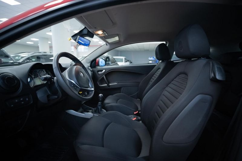 https://cdn-dk.caraffinity.it/dealer/datafiles/vehicle/images/800/32881/PohHOyWJj8qNMfIf.jpg