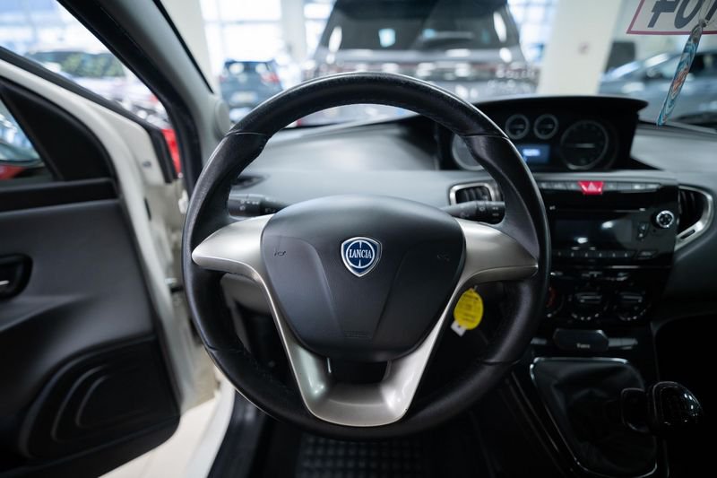 https://cdn-dk.caraffinity.it/dealer/datafiles/vehicle/images/800/32881/QBaDt16Hdsiwu2qb.jpg