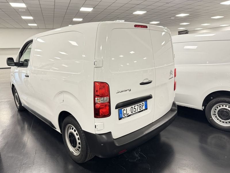 https://cdn-dk.caraffinity.it/dealer/datafiles/vehicle/images/800/32881/R4UgWwxLCzu3NVAT.JPG