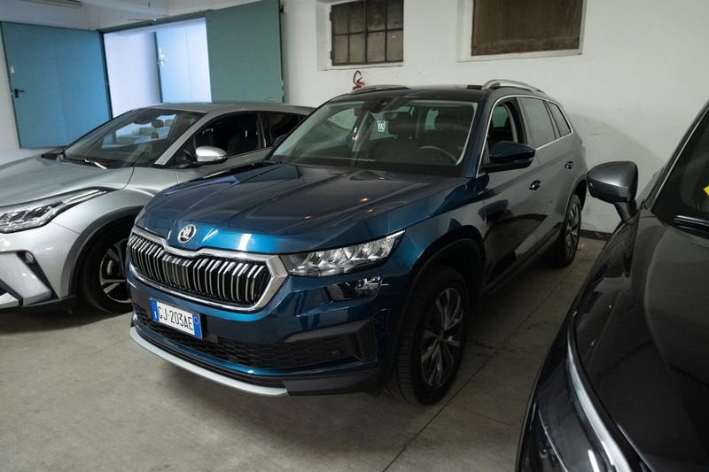 https://cdn-dk.caraffinity.it/dealer/datafiles/vehicle/images/800/32881/RcdM3zbzUZQxgD8H.jpg