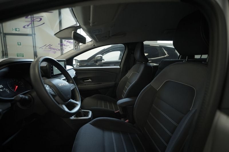 https://cdn-dk.caraffinity.it/dealer/datafiles/vehicle/images/800/32881/TM0KdvWQg3e7YHVF.JPG