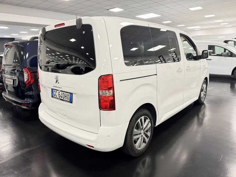 https://cdn-dk.caraffinity.it/dealer/datafiles/vehicle/images/800/32881/WUAlCC8WYJ2I6Qfs.JPG