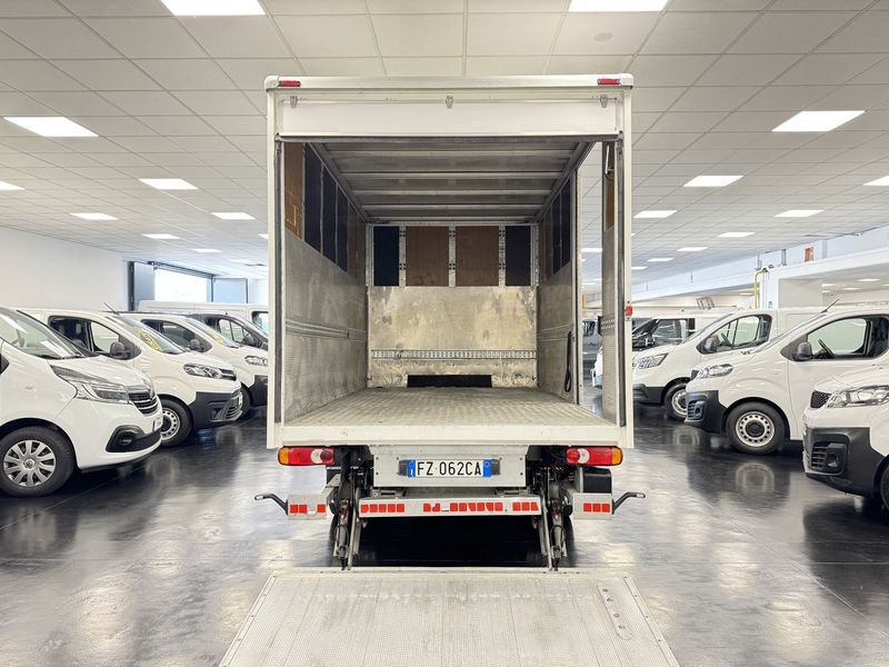 https://cdn-dk.caraffinity.it/dealer/datafiles/vehicle/images/800/32881/YkrFmuCam4nxPxl5.JPG