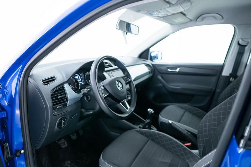 https://cdn-dk.caraffinity.it/dealer/datafiles/vehicle/images/800/32881/ZxpXDmyxilSGeClP.jpg