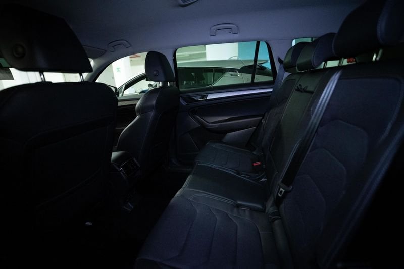 https://cdn-dk.caraffinity.it/dealer/datafiles/vehicle/images/800/32881/aq8P3q7UcAvKCPV1.jpg