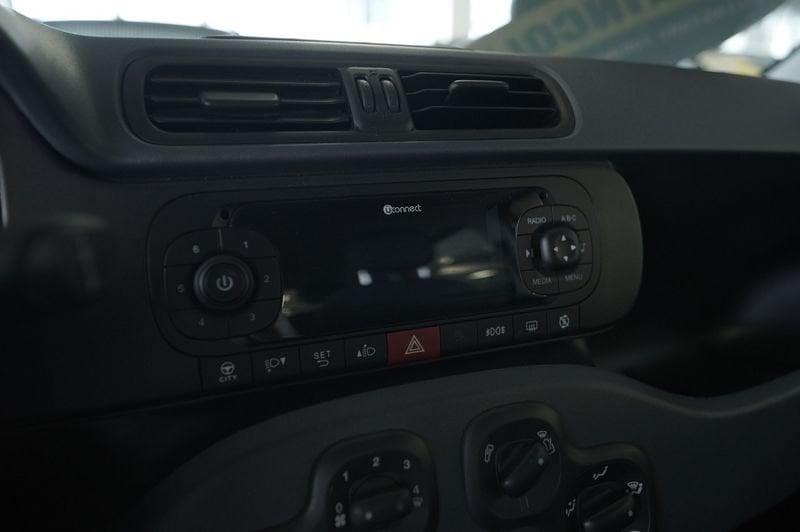 https://cdn-dk.caraffinity.it/dealer/datafiles/vehicle/images/800/32881/enNhynvL8dC2EbRL.JPG
