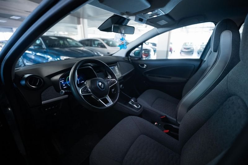 https://cdn-dk.caraffinity.it/dealer/datafiles/vehicle/images/800/32881/g2GGV9GEZlPIt2Is.jpg