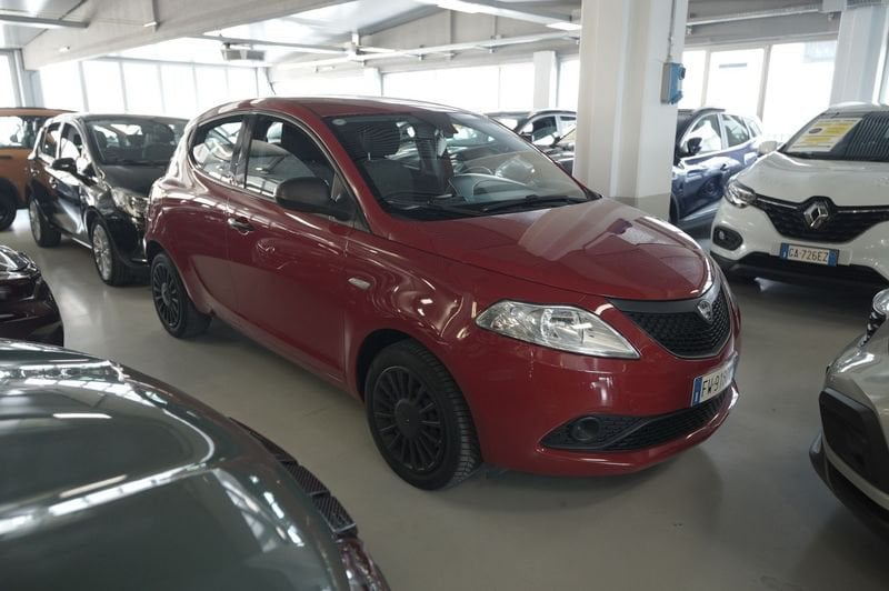 https://cdn-dk.caraffinity.it/dealer/datafiles/vehicle/images/800/32881/jMb9WfU7HKpXmBRq.JPG