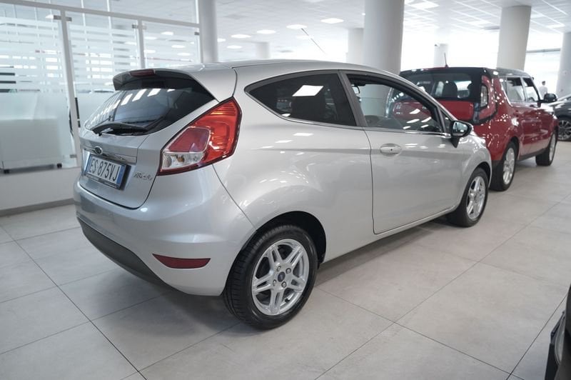 https://cdn-dk.caraffinity.it/dealer/datafiles/vehicle/images/800/32881/jSQFTE83HwM432yG.JPG
