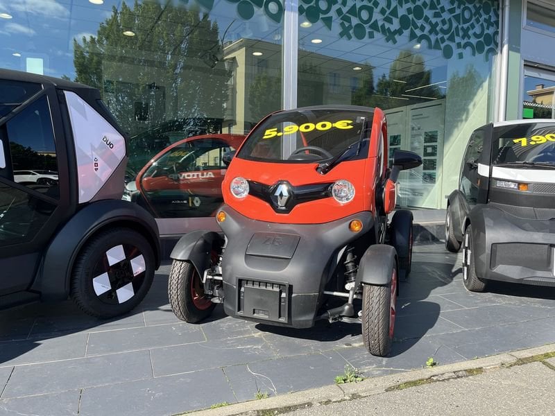 https://cdn-dk.caraffinity.it/dealer/datafiles/vehicle/images/800/32881/mvAdUdF9FcSnTmVJ.jpg