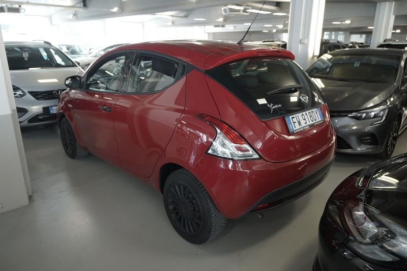 https://cdn-dk.caraffinity.it/dealer/datafiles/vehicle/images/800/32881/npBWJkAl4gtgtH5u.JPG