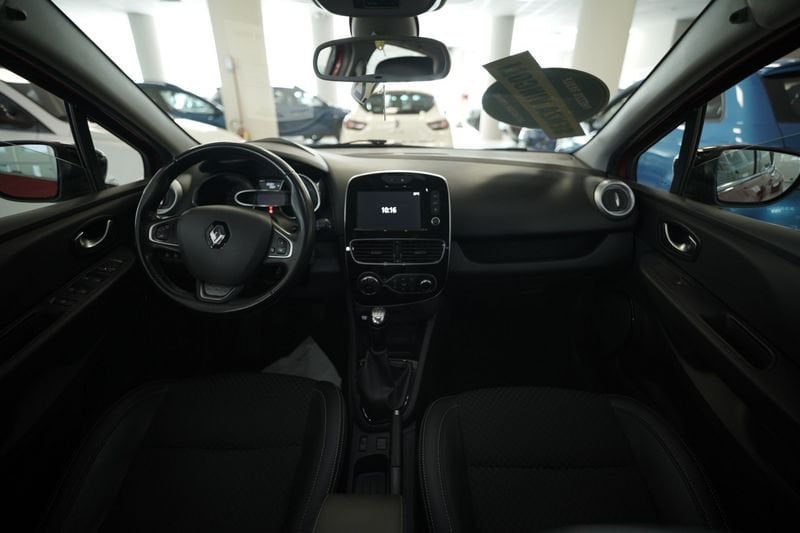 https://cdn-dk.caraffinity.it/dealer/datafiles/vehicle/images/800/32881/oI4X8ji70my24bKo.JPG