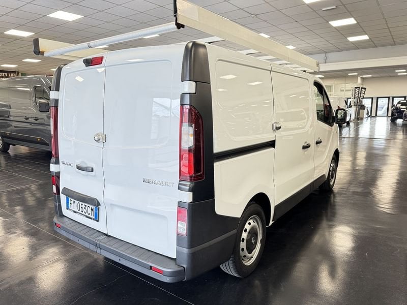 https://cdn-dk.caraffinity.it/dealer/datafiles/vehicle/images/800/32881/qrrGX8NYMualhvoR.JPG