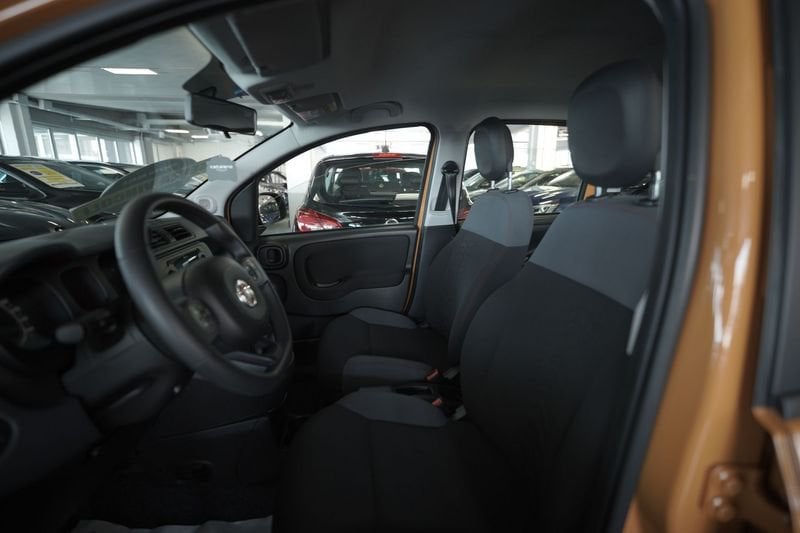 https://cdn-dk.caraffinity.it/dealer/datafiles/vehicle/images/800/32881/sYpLc0OCMky7VYMK.JPG