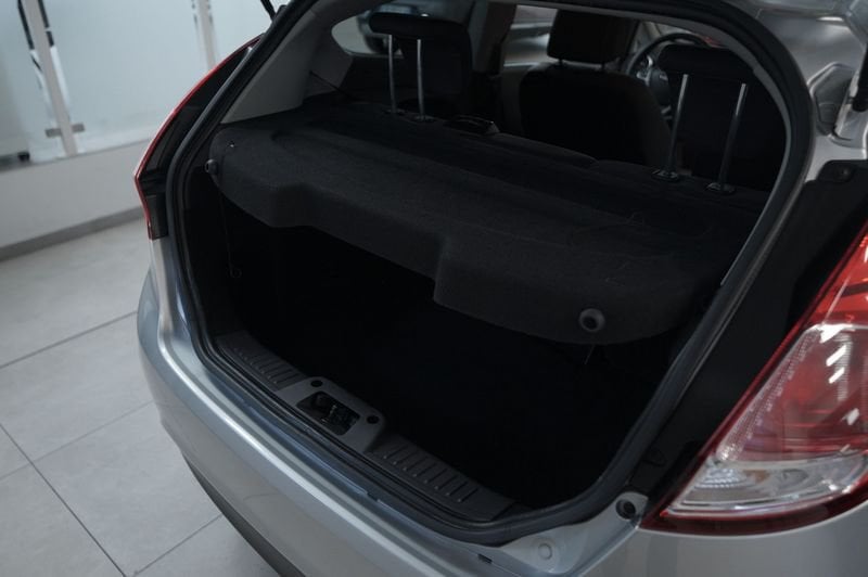 https://cdn-dk.caraffinity.it/dealer/datafiles/vehicle/images/800/32881/sfsnzHwPtEFW9LJq.JPG