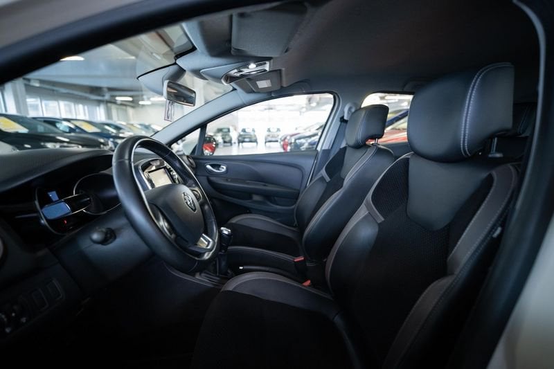 https://cdn-dk.caraffinity.it/dealer/datafiles/vehicle/images/800/32881/tZvKYZdAbH9z2OYq.jpg