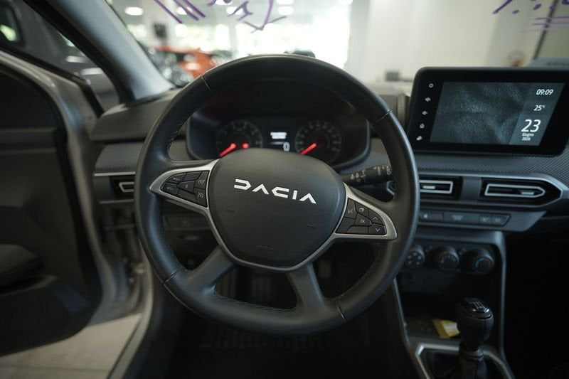 https://cdn-dk.caraffinity.it/dealer/datafiles/vehicle/images/800/32881/vNTk3elMTC83BOYJ.JPG